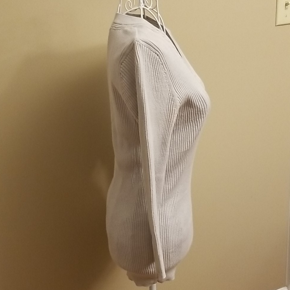 Light gray sweater - Picture 4 of 6